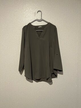 Women’s Plus Size 3/4 Sleeve Dress Blouse, Hunter Green And Button Sleeves XL